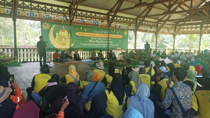Halal Bi Halal Keluarga Besar Dinas Lingkungan Hidup Balikpapan, di Pantai Manggar Segara Sari pada hari Kamis (27/4/2023). foto:Niken/BorneoFlash.com