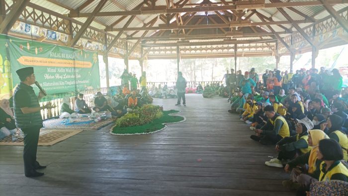 Wali Kota Balikpapan H Rahmad Mas'ud saat menghadiri Halal Bi Halal Keluarga Besar Dinas Lingkungan Hidup Balikpapan, di Pantai Manggar Segara Sari pada hari Kamis (27/4/2023).foto:Niken/BorneoFlash.com