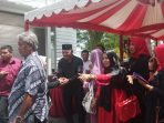 Wakil Ketua DPRD Kota Balikpapan, Budiono menggelar halalbihalal, di Kantor Sekretariat DPC PDI Perjuangan Kota Balikpapan di Ruko Sepinggan Pratama Blok SQ 3 Nomor 12, pada hari Sabtu (29/4/2023). Foto: Niken/BorneoFlash.com