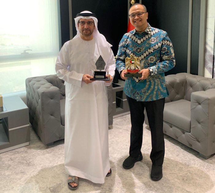 Alserkal Group - Envirol menandatangani Non Disclose Agreement (NDA) dengan Otorita Ibu Kota Nusantara (OIKN) di Dubai, Persatuan Emirat Arab (PEA), pada Selasa (9/5/2023). Foto: BorneoFlash.com/Ist.