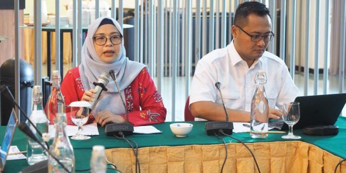 Deputi Bidang Lingkungan Hidup dan Sumber Daya Alam OIKN Myrna A. Safitri dalam Lokakarya Kebakaran Hutan dan Lahan di IKN, yang diselenggarakan di Hotel Novotel Balikpapan, pada Jumat (26/05/2023). Foto: BorneoFlash.com/Ist.
