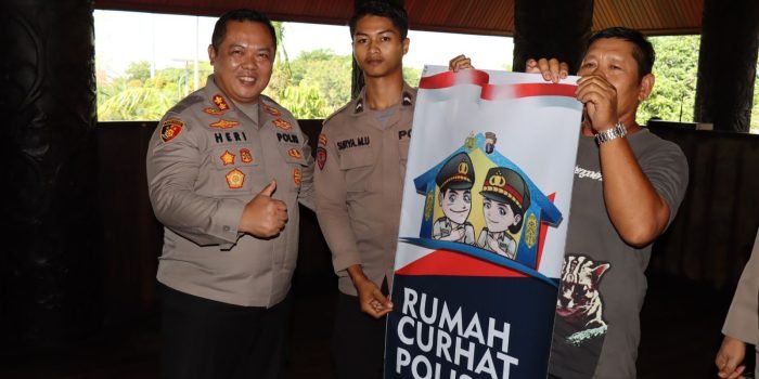 Kapolres Kutai Barat, AKBP Heri Rusyaman melaunching program Polisi RW/Rumah Curhat Polisi Polres Kutai Barat di Lamin Melayu Taman Budaya Sendawar. Foto: HO/Humas Polres Kubar.