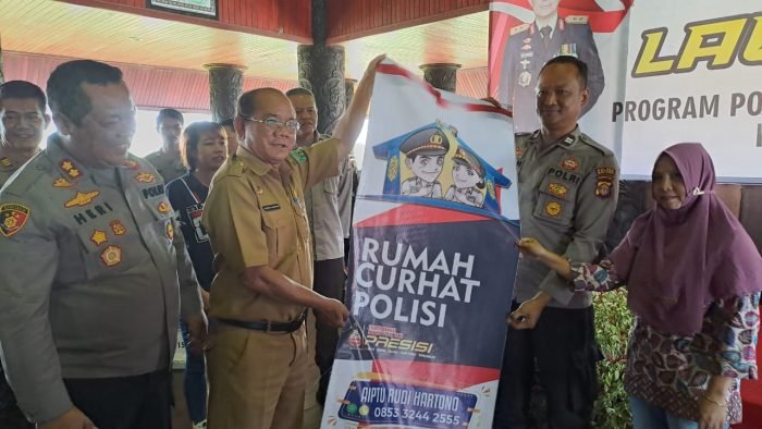 Polres Kutai Barat melaunching program Polisi RW/Rumah Curhat Polisi Polres Kutai Barat di Lamin Melayu Taman Budaya Sendawar. Foto: HO/Humas Polres Kubar.