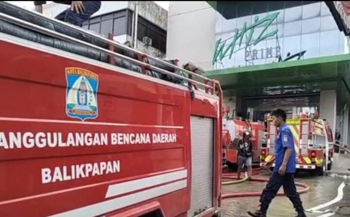 Kebakaran Hotel Whiz Prime Balikpapan pada hari Selasa (16/5/2023). Foto: BorneoFlash.com/Ist.