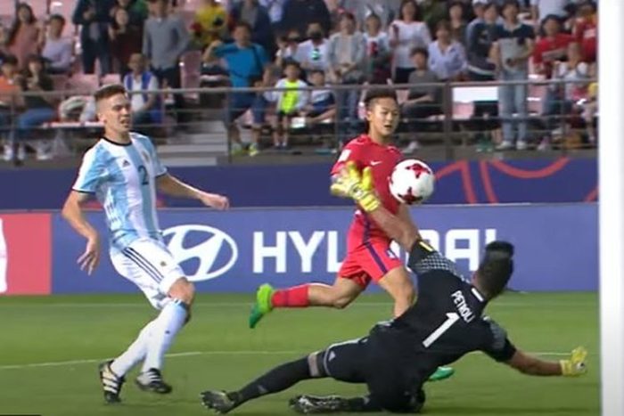 Laga Korea Selatan vs Argentina pada fase grup Piala Dunia U20 2017 di Jeonju World Cup Stadium, 23 Mei 2017. Kala itu, timnas U20 Korea Selatan dilatih oleh pelatih timnas Indonesia saat ini, Shin Tae-yong. (Foto: Tangkapan layar YouTube FIFA TV)(FIFA TV)