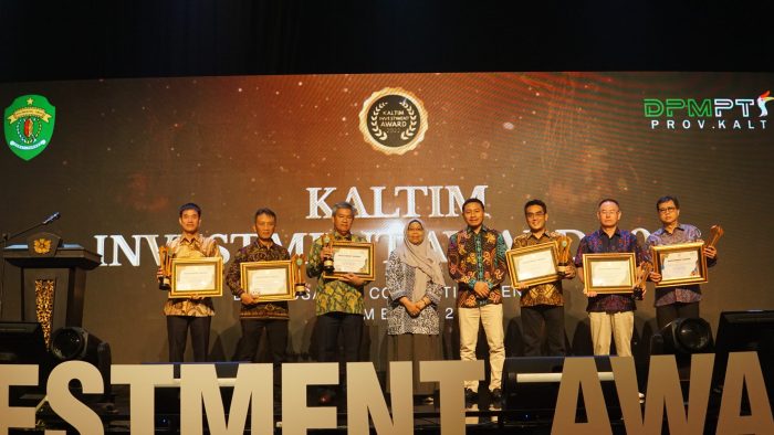 Para penerima penghargaan Kaltim Investment Award 2023. Foto: HO/PT Kideco Jaya Agung.