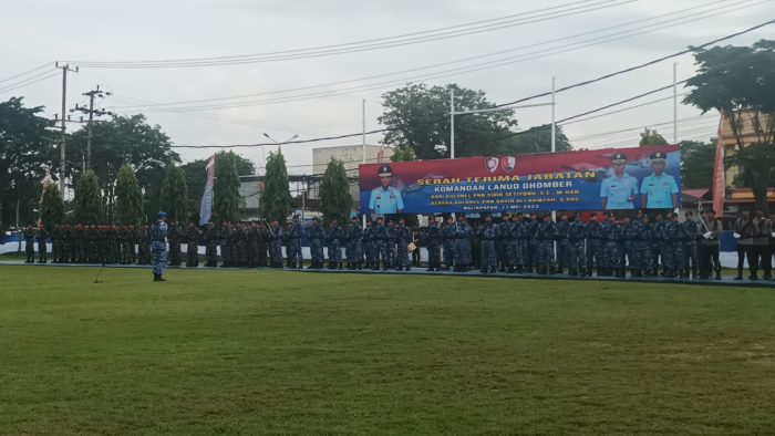 Pasukan upacara Sertijab Komandan Lanud Dhomber. Foto: BorneoFlash.com/Niken Sulastri.