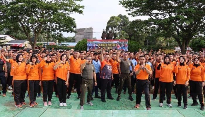 Polres Kubar Bersama Kodim 0912/Kubar melaksanakan seam dan olahraga bersama di Lapangan Kodim 0912/Kubar. Jumat (26/05/2023). Foto: HO/Humas Polres Kubar.