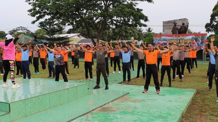 Polres Kubar Bersama Kodim 0912/Kubar melaksanakan seam dan olahraga bersama di Lapangan Kodim 0912/Kubar. Jumat (26/05/2023). Foto: HO/Humas Polres Kubar.