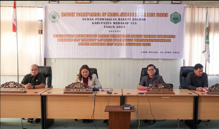 Wakil Bupati Mahakam Ulu (Mahulu) Yohanes Avun hadir dalam Rapat Paripurna Penyampaian Rekomendasi Dewan Perwakilan Rakyat Daerah (DPRD) Kabupaten Mahulu. FOTO:Borneoflash.com/Prokopimda