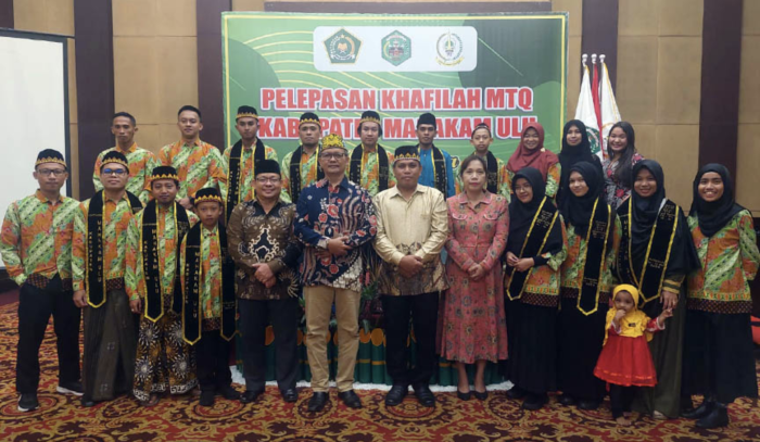 Pelepasan Sebanyak 18 Kafilah Mahakam Ulu dalam Ajang MTQ ke 44 Provinsi Kaltim di Balikpapan Oleh Staf Ahli Bupati Mahulu Bidang Pemerintahan dan Kesejahteraan Rakyat (Kesra), Ir. Dodit Agus Riyono, MP.