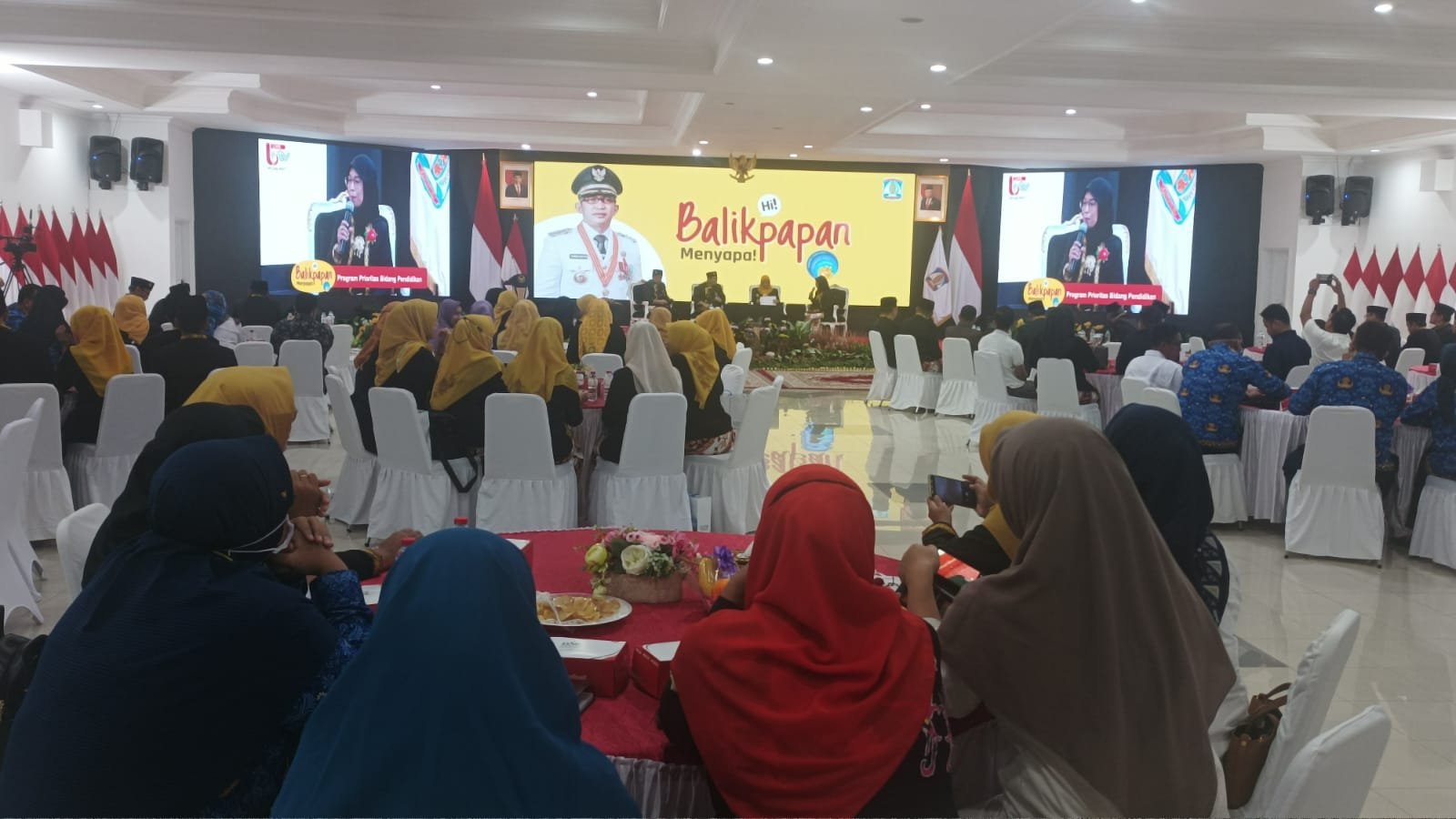 Wali Kota Balikpapan H Rahmad Mas'ud dalam talkshow Balikpapan Menyapa, yang berlangsung di Auditorium Balai Kota, pada hari Selasa (2/5/2023). Foto: Niken/BorneoFlash.com