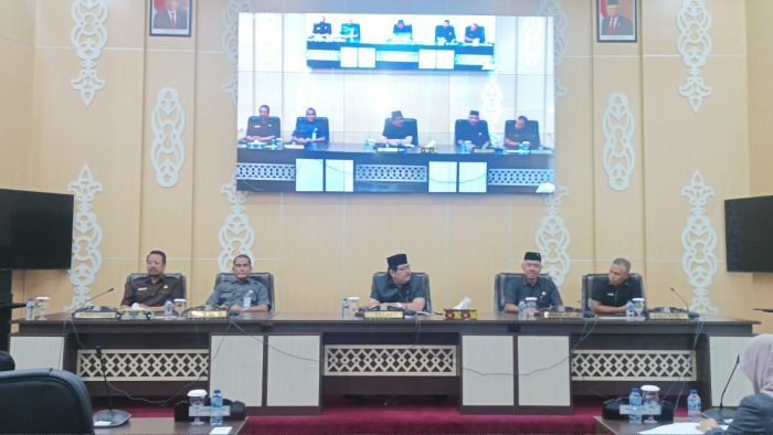 Rapat Paripurna Dewan Perwakilan Rakyat Daerah (DPRD) Kota Balikpapan ke 6 masa sidang II Tahun 2023 dengan Pemerintah Kota (Pemkot) Balikpapan digelar di Ruang Rapat Paripurna DPRD Balikpapan, pada hari Senin (22/5/2023).(Foto:BorneoFlash.com/Niken).