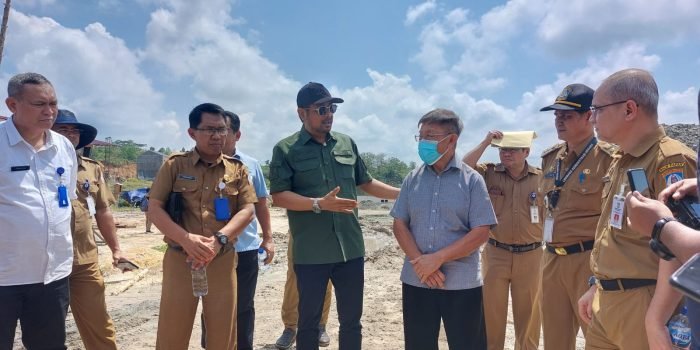 Inspeksi Mendadak (Sidak) Komisi III Dewan Perwakilan Rakyat Daerah (DPRD) Kota Balikpapan bersama instansi pemerintah ke Perumahan Regency berlangsung pada hari Selasa (23/5/2023). Foto:BorneoFlash.com/Niken