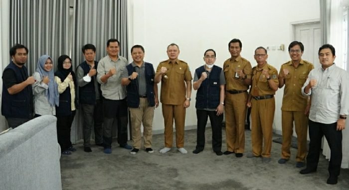 Menerima Kunjungan, Bupati Paser Berpesan agar Tim Terpadu Bekerja Profesional dan Melihat Kondisi Riil di Lapangan Foto: BorneoFlash.com/Sarassani