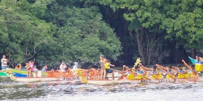 Festival Wisata Perahu Naga dan Balap Ketinting di Danau Kelumpang Kutai Barat