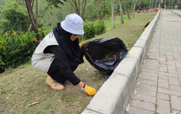 Aksi Peduli Bersih-Bersih Titik Nol IKN dalam rangka memperingati Hari Lingkungan Hidup Sedunia. Foto: BorneoFlash.com/Ist.