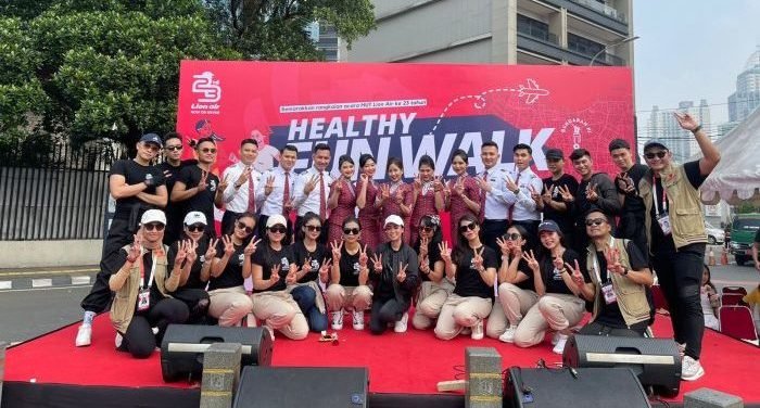 Lion Air Group mengadakan kegiatan Fun Walk yang seru dan mengasyikkan di Jakarta, dalam rangka memeriahkan acara Car Free Day, pada Minggu (25/6/2023). Foto: HO/Lion Air Group.