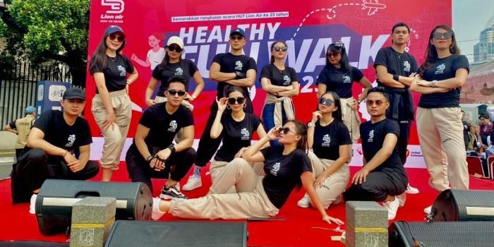 Lion Air Group mengadakan kegiatan Fun Walk yang seru dan mengasyikkan di Jakarta, dalam rangka memeriahkan acara Car Free Day, pada Minggu (25/6/2023). Foto: HO/Lion Air Group.