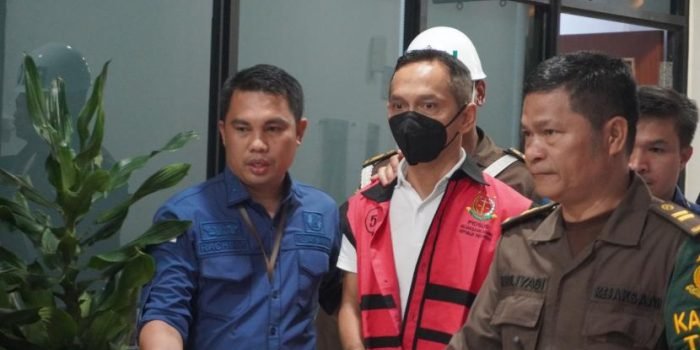 Kejaksaan Agung (Kejagung) menetapkan Muhammad Yusrizki (MY atau YUS) sebagai tersangka dalam lanjutan penyidikan kasus korupsi BTS 4G Bakti Kemenkominfo. Foto: Dok/Penkum Kejakgung.