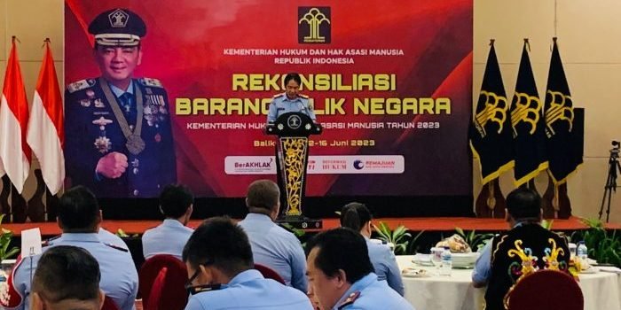 Kepala Kantor Wilayah Kemenkumham Kaltim, Sofyan saat memberikan sambutan pada pembukaan kegiatan Rekonsiliasi Pengelolaan BMN Tahun 2023, di Ballroom Hotel Platinum, Balikpapan pada hari Selasa (13/6/2023). Foto: BorneoFlash.com/Ist.