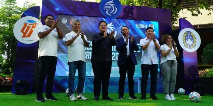 Ketua Umum PSSI Erick Thohir, Wakil Ketua Umum PSSI sekaligus Komisaris Utama PT LIB Zainudin Amali, Direktur Utama Bank Rakyat Indonesia Sunarso, Direktur Utama PT LIB Ferry Paulus dan Director Programming SCM Harsiwi Achmad. Pada Konferensi Pers BRI kem