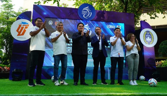 Ketua Umum PSSI Erick Thohir, Wakil Ketua Umum PSSI sekaligus Komisaris Utama PT LIB Zainudin Amali, Direktur Utama Bank Rakyat Indonesia Sunarso, Direktur Utama PT LIB Ferry Paulus dan Director Programming SCM Harsiwi Achmad. Pada Konferensi Pers BRI kembali menjadi sponsor resmi Liga 1 2023/2024 yang berlangsung di Jakarta hari Senin (26/6/2023).Foto: HO/pssi.org.
