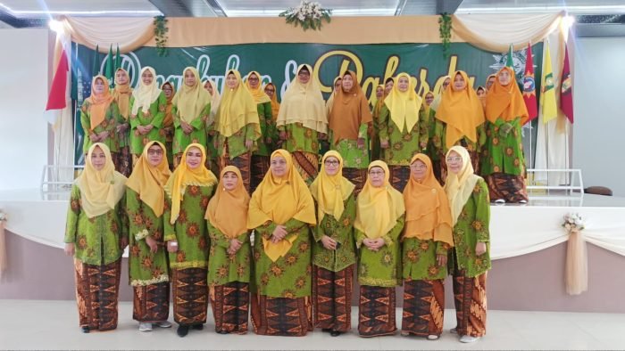 Pengukuhan Pengurus Pimpinan Aisyiyah Kota Balikpapan periode 2023-2027, berlangsung di Aula Pondok Pesantren Al Mujahidin Kilo Meter 10 Balikpapan pada hari Minggu (11/6/2023). Foto: BorneoFlash.com/Niken Sulastri.