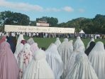 Ribuan Masyarakat Balikpapan melaksanakan sholat Idul Adha 1444 Hijriah di Lapangan Merdeka Balikpapan, pada hari Kamis (29/6/2023). Foto: BorneoFlash.com/Niken Sulastri.