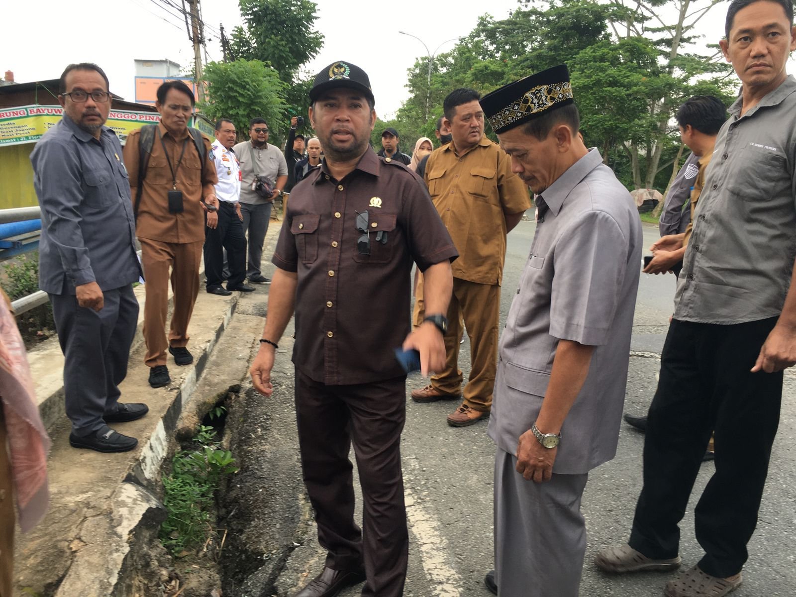 PJU Mati di Bontang Selatan Dikeluhkan Dewan, Banyak Pengendara Jatuh Karena Tabrak Jalan Berlubang
