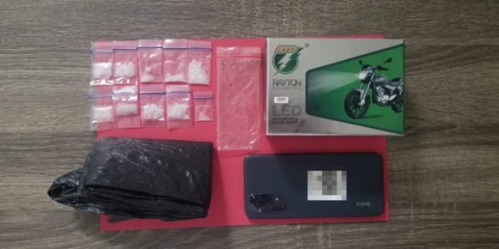 Satuan Reserse Narkoba Polres Kutai Barat (Kubar) berhasil menangkap seorang wanita yang terlibat dalam penyalahgunaan narkoba jenis sabu. Penangkapan tersebut dilakukan di Kampung Rejo Basuki RT. 002, Kecamatan Barong Tongkok, Kabupaten Kutai Barat.