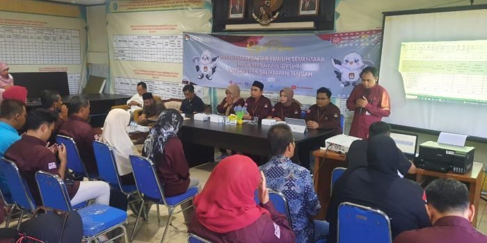 Ketua KPU Kaltim Hadiri Rapat Pleno Terbuka Rekapitulasi DPSHP Akhir Tingkat PPK Kecamatan Balikpapan Tengah