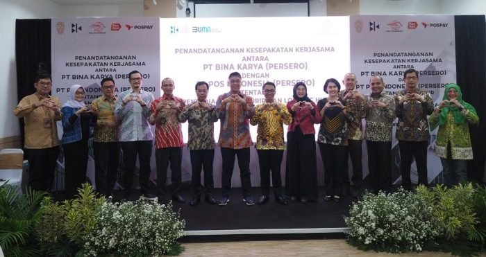 Acara Penandatanganan Kesepakatan Kerja Sama PT Bina Karya (Persero) dengan PT Pos Indonesia (Persero) tentang Penyediaan Jasa Kurir dan Logistic Hub di Ibu Kota Nusantara di Gedung Pos Ibukota pada Kamis (20/07/2023). Foto: BorneoFlash.com/Ist.