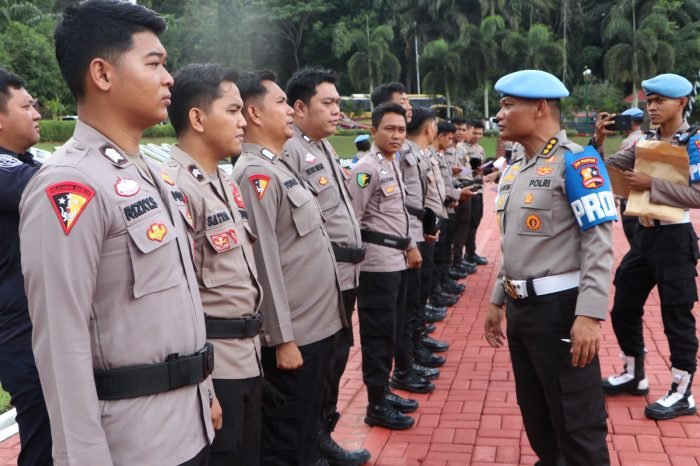 Div Propam Mabes Polri melaksanakan penegakan ketertiban dan disiplin (Gaktibplin), terhadap personel Polda Kaltim, Senin (24/7/2023). Foto: HO/Humas Polda Kaltim.