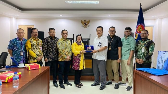 Kantor Wilayah V KPPU Balikpapan menerima kunjungan Ketua Komisi II DPRD, Nur Fariani dan Tuhalus Asisten II Pemerintah Daerah Kabupaten Balangan, Kalimantan Selatan, pada hari Kamis (20/7/2023). Foto: BorneoFlash.com/Ist.