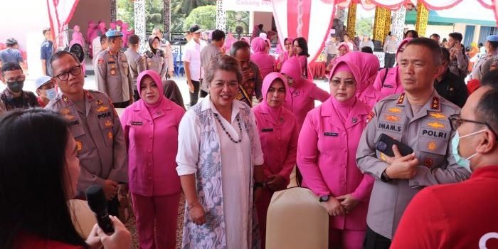 Gerakan Peduli Stunting, Bhayangkari Daerah Kaltim Gelar Baksos dan Pengobatan Gratis di Desa Tengin Baru