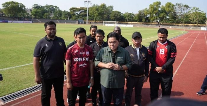 Ketua Umum PSSI Erick Thohir, menunjuk Stadion Manahan untuk menggelar babak semifinal dan final Piala Dunia U-17, seusai menyaksikan seleksi tim U-17 di Stadion Sriwedari, Surakarta, Jawa Tengah, Minggu (23/7/2023). Foto: HO/pssi.org.