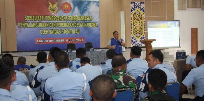 Komandan Lanud Dhomber Kolonel Pnb David Ali Hamzah, S.Sos., M.Han bersama Tim Satgas P4GN, saat melakukan sosialisasi, di Graha Dhomber, Malanud Dhomber Balikpapan, Kamis (6/7/2023). Foto: BorneoFlash.com/Ist.