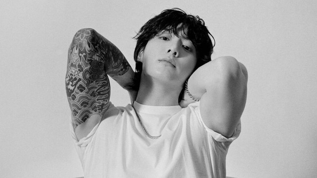 Lagu solo Jungkook BTS berjudul Seven Versi 'Nakal' berhasil debut di puncak Billboard Hot 100, Billboard Global 200, dan Billboard Global Exclude US. (BIGHIT MUSIC via Twitter )