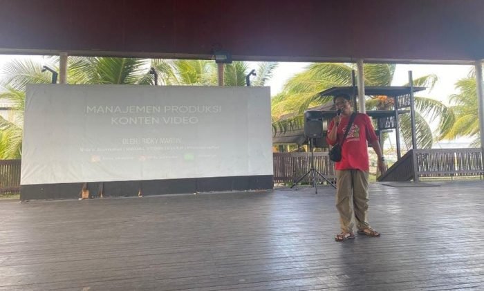 PHI menggelar Workshop Kultur Bertutur yang digawangi oleh NGI pada Kamis 20 Juli 2023, bertempat di Rocket Mahakam Beach Club (RMBC) Balikpapan. Foto: BorneoFlash.com/Ist.