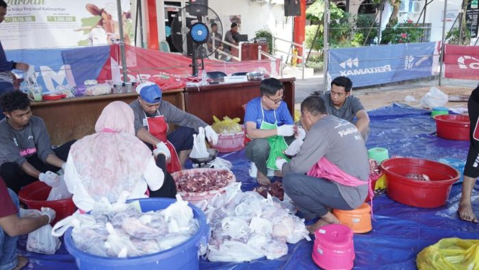 PT Pertamina Patra Niaga Regional Kalimantan melaksanakan penyembelihan hewan qurban. Foto: HO/PT Pertamina Patra Niaga.