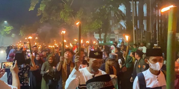 Sambut Tahun Baru Islam 1445 H, Ribuan Masyarakat Balikpapan Ikuti Pawai Obor 