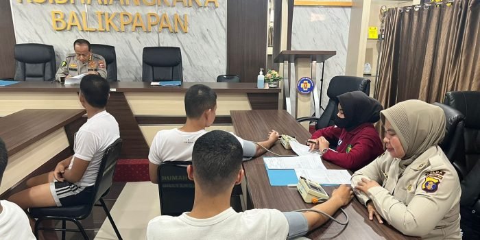 Pemeriksaan Kesehatan Tahap II sekaligus Supervisi kepada peserta Calon Praja IPDN TA.2023 di Rumah Sakit Bhayangkara Balikpapan, Jumat (28/07/2023). Foto: HO/Humas Polda Kaltim.