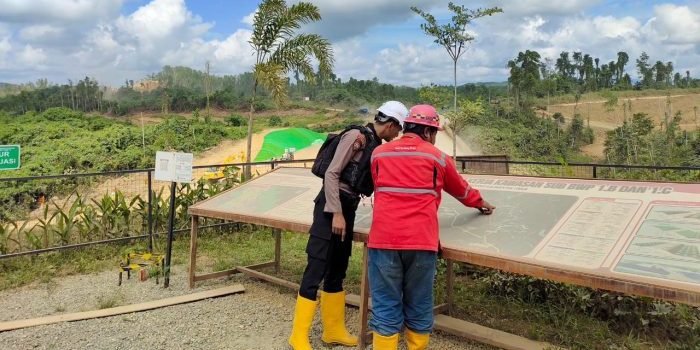 Personil Satuan Tugas Operasi Nusantara Mahakam Polda Kaltim melaksanakan patroli sambang kamtibmas serta pengamanan di beberapa titik penting di kawasan IKN. Senin (10/7/23). Foto: HO/Humas Polda Kaltim.