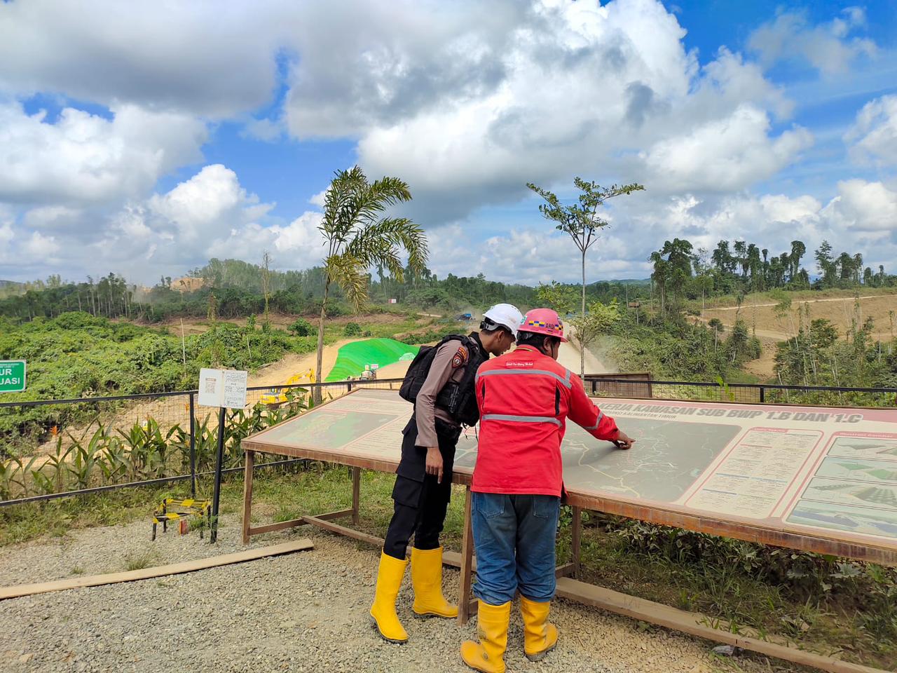 Guna Ciptakan Situasi Aman dan Kondusif, Satgas Ops Nusantara Mahakam Gelar Patroli Kamtibmas di Sekitar Kawasan Pembangunan IKN