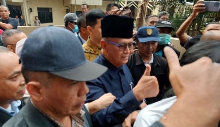 Pimpinan Pondok Pesantren Al Zaytun Panji Gumilang saat memenuhi panggilan Bareskrim Polri terkait kasus dugaan penistaan agama, di Kantor Bareskrim Polri, Jakarta Selatan, Senin (3/7/2023). Foto: IST/KOMPAS/SINGGIH WIRYONO.
