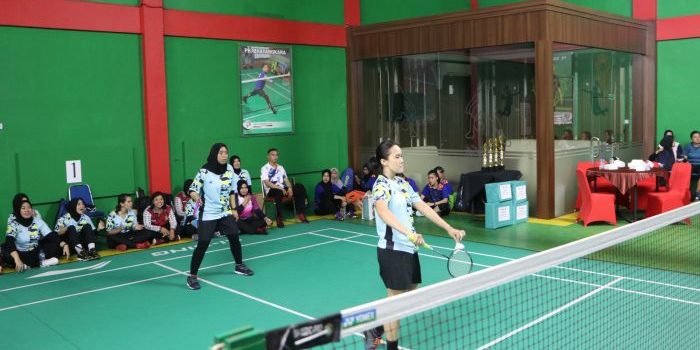 Turnament Badminton Polwan di Gedung olahraga ex SPN Polda Kaltim. Foto: HO/Humas Polda Kaltim.