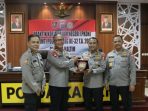 Wakapolda Kaltim Mujiyono, didampingi Para Pejabat Utama Polda Kaltim terima kunjungan Tim PKDN, Senin pagi (24/07/2023). Foto: HO/Humas Polda Kaltim.