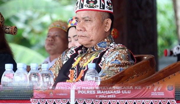 Wakil Bupati Mahulu Yohanes Avun menghadiri upacara peringatan HUT Bhayangkara ke-77, di Mapolres pada Sabtu, 1 Juli 2023. Foto: HO/Prokopim Mahulu.