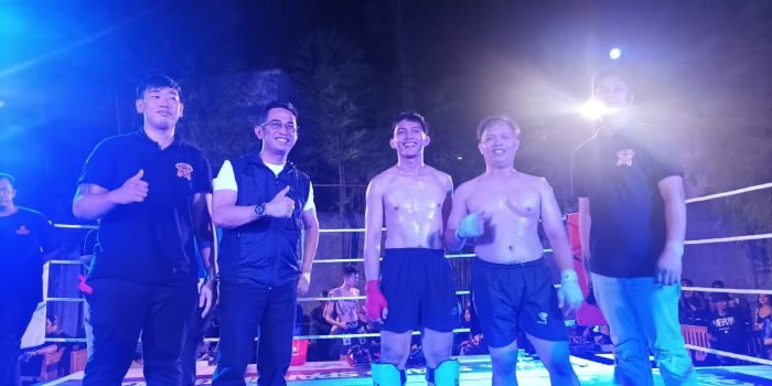 Wali Kota Balikpapan H Rahmad Mas'ud saat hadir pada kegiatan Scako Sparring Night yang digelar di Sacko Coffe and Resto Balikpapan pada hari Minggu (3/7/2023) malam. Foto: BorneoFlash.com/Niken Sulastri.